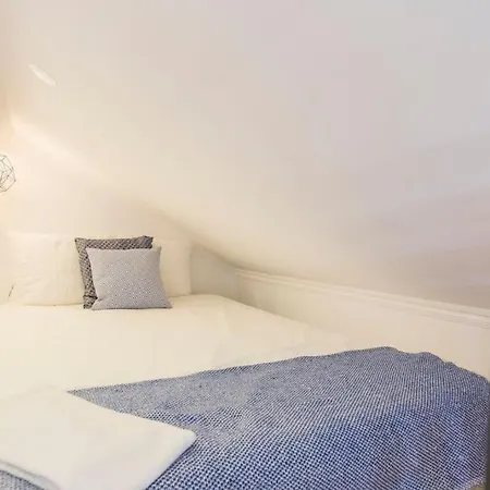 Sunny Studio In Center Апартаменты Лиссабон